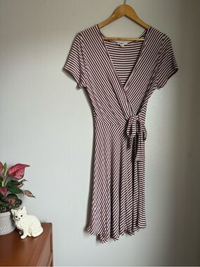 super flattering dusty brick red & white striped a-line plunge neck sundress